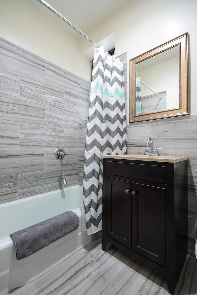 East Village 2 Bedroom Apartments 뉴욕 0*,  미국